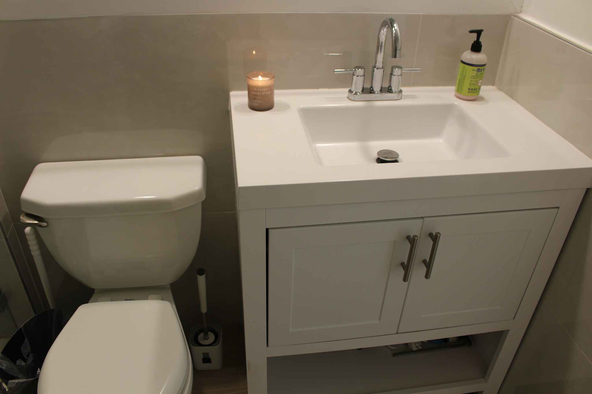 upstairs bathroom - 3192 Bird Ave