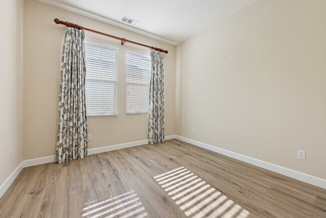 Building Photo - 8137 Auberge Cir