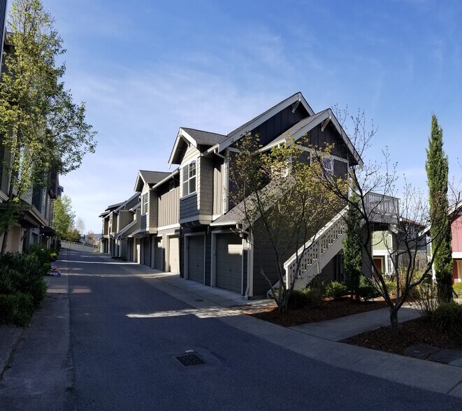 Building Photo - 1739 27th Ln NE