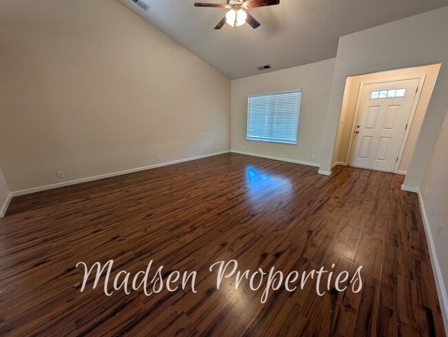 Building Photo - 2737 Manning Ave