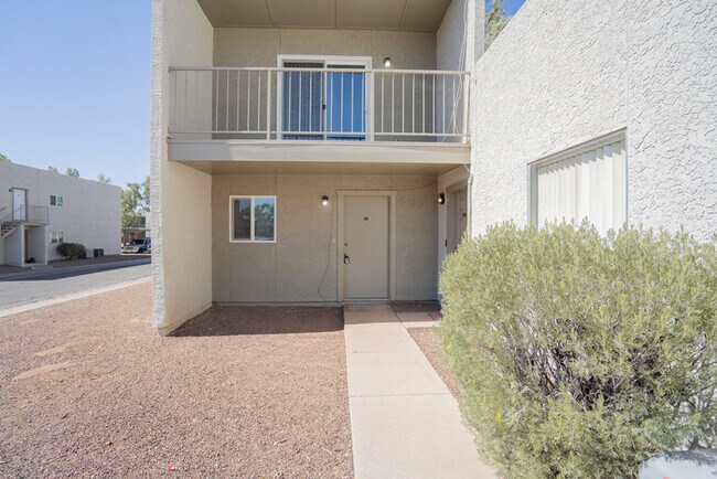 Building Photo - 2826 E Monte Cristo Ave