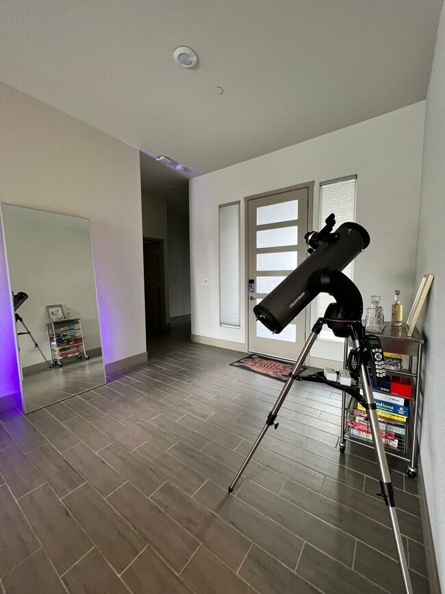 Building Photo - 2474 Bastidas Dr