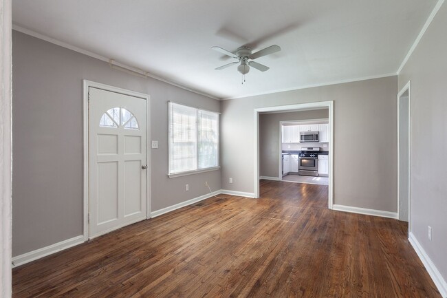 Building Photo - Charming Renovated Bungalow in Grove Park ...