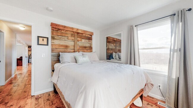 Building Photo - Stunning home situated on over 1 acre in North Thompson’s Station!