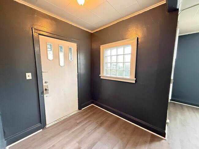 Building Photo - First St 313 w/Wesley St 346 W