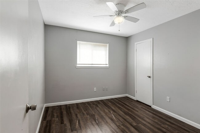 Building Photo - 16962 Glen Eagle Dr N