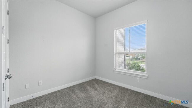 Building Photo - 1606 Folk Victorian Rd