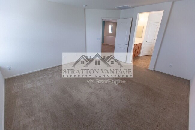 Building Photo - 928 S Hawk Ln