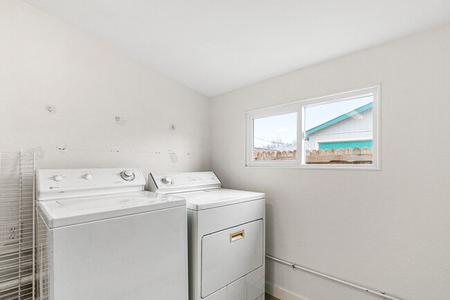 Building Photo - Charming Private 1-Bedroom Carriage House with Modern Amenities in Englewood