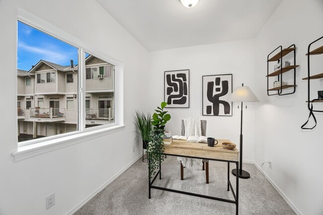 Building Photo - Updated Townhouse in Lynnwood-with Garage ...