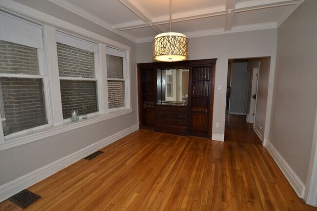 Building Photo - 4713 N Albany Ave