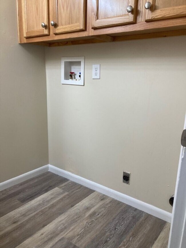 Building Photo - Updated 3 Bedroom Home Available!