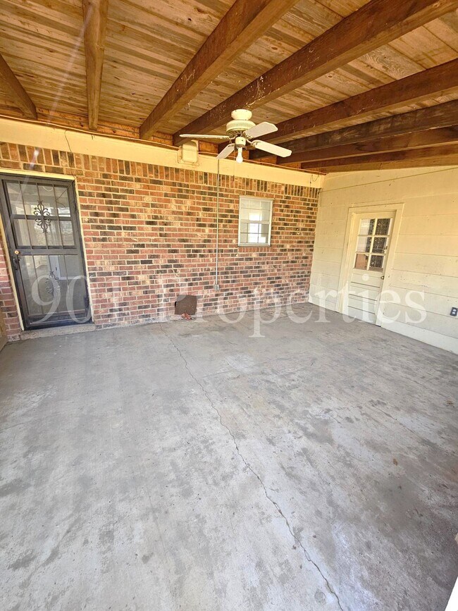 Building Photo - 2601 Camrose Cove