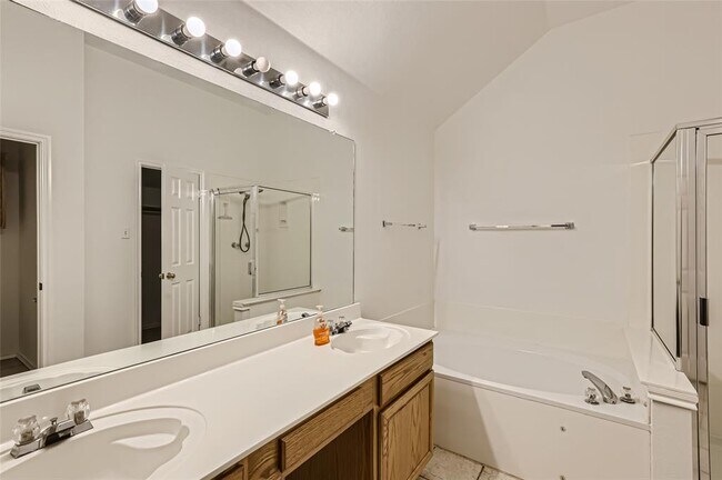 Building Photo - 3948 Artesia Bend