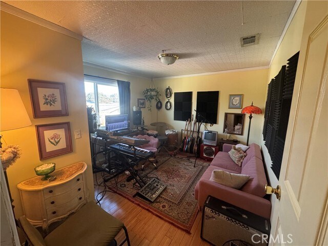 Building Photo - 428 N Hollywood Way