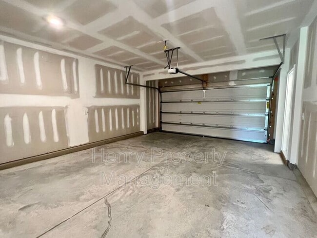 Building Photo - 1002 Brookville Ln