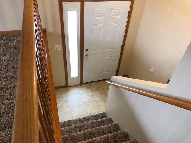 Building Photo - 3 Bed 2 Bath Twin Home