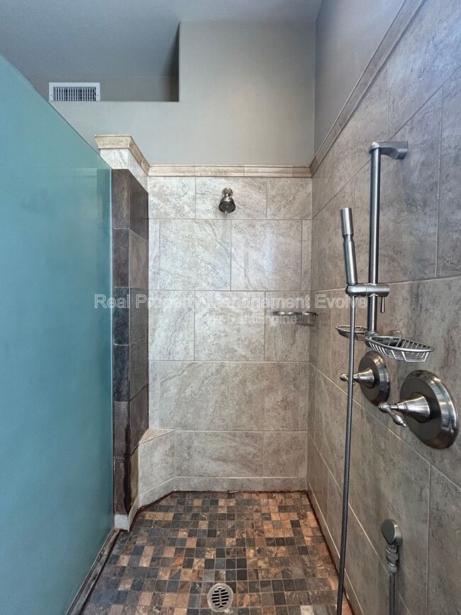 Building Photo - 774 E Maria Ln