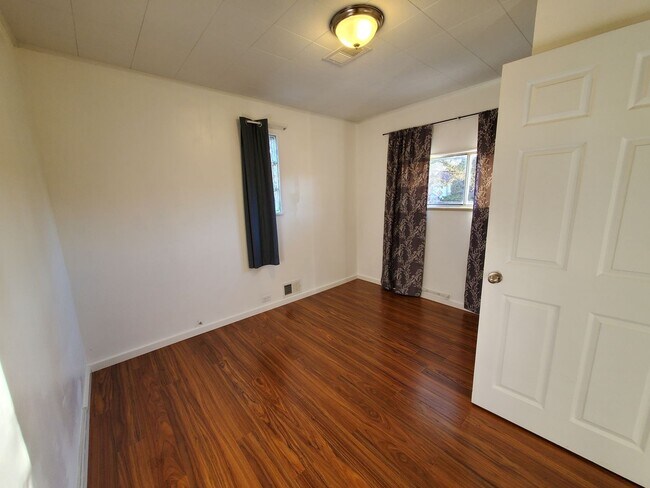 Building Photo - 3 Bed Home in Denver's Athmar Park