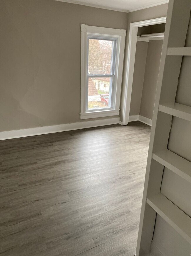 Building Photo - 137-137 Birkett St