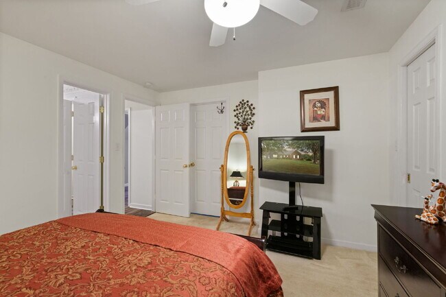 Building Photo - ***Amazing opportunity to rent this beauti...