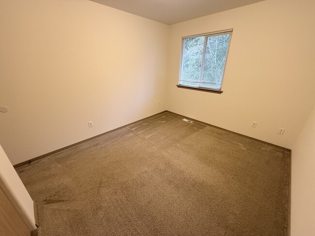 Building Photo - 502 91st Ave SE