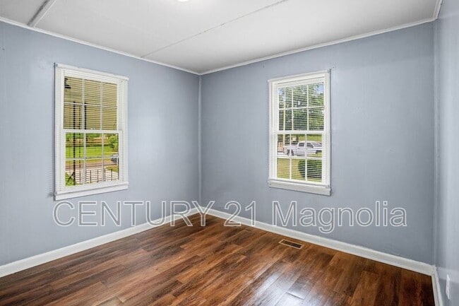 Building Photo - 934 Bluebird Rd