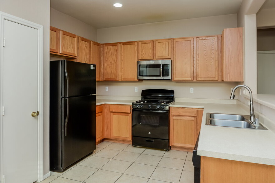 Building Photo - 332 Plum Horse Ave