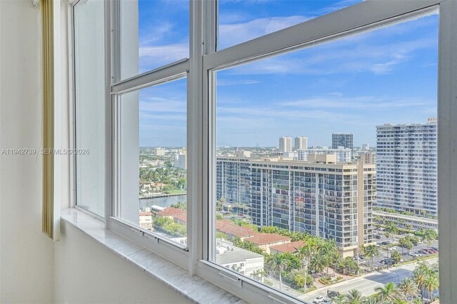 Building Photo - 3140 S Ocean Dr