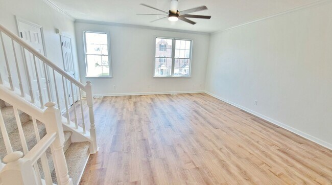 Building Photo - 3 Bed / 2 Full and 2 Half Bath Single Family Townhome