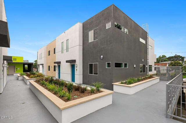 Building Photo - 2000 Lake Ave