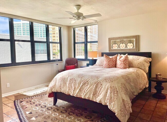 Building Photo - Sarasota Bay Penthouse