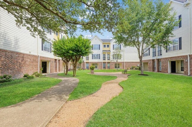 Building Photo - 9200 Westheimer Rd