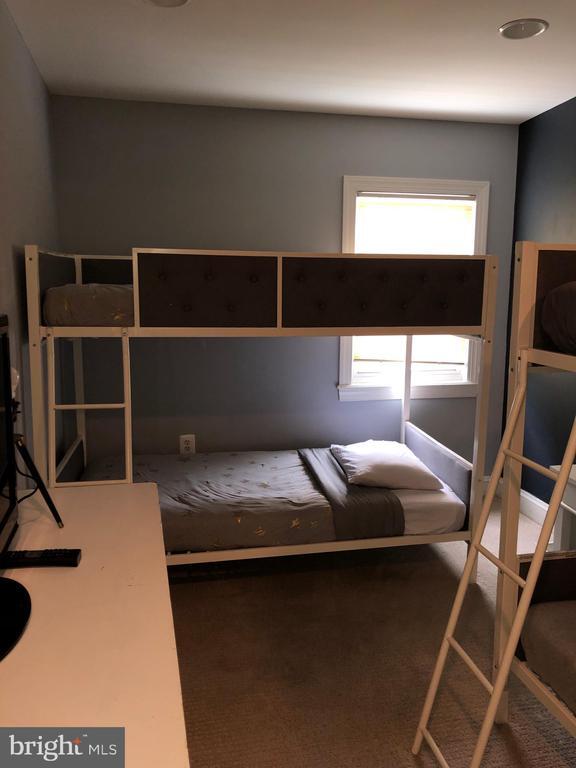 Building Photo - 734 Quincy St NW