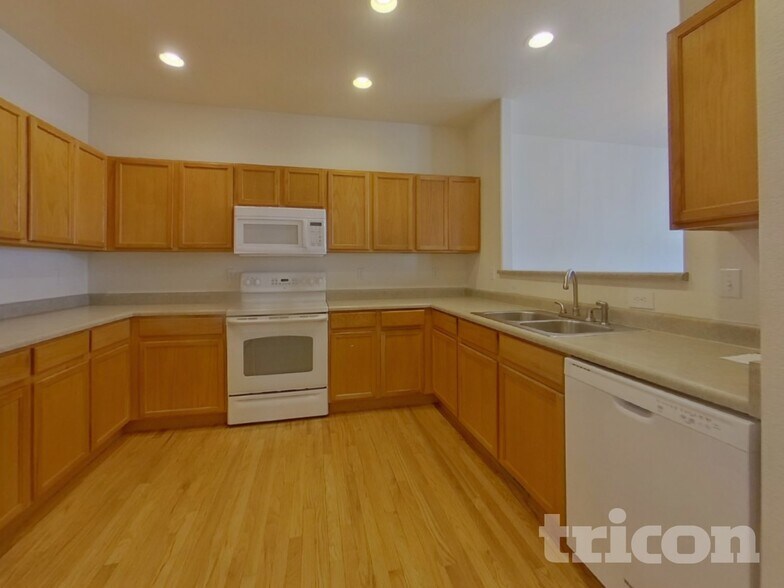 Building Photo - 6245 Sierra Grande Point