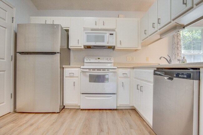 Building Photo - Northeast Pensacola 2 R, 2BA Home Near UWF with Wood-Look Flooring, Large Sunroom, Spacious Lot &...