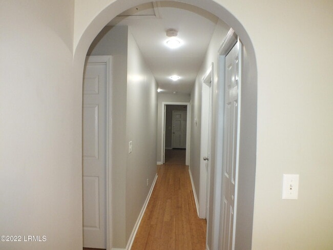 Building Photo - 418 Meritta Ave