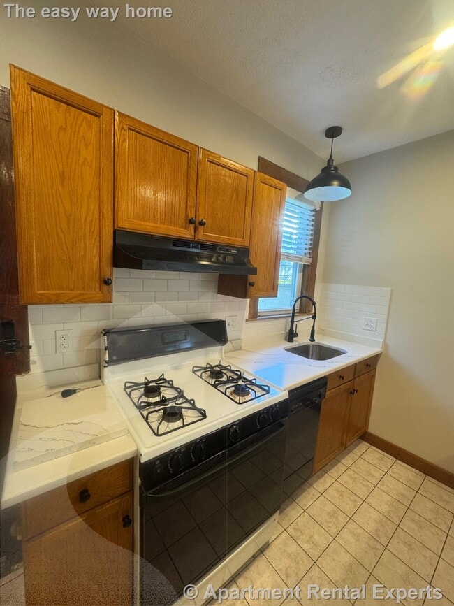 Building Photo - 29 Frederick Ave