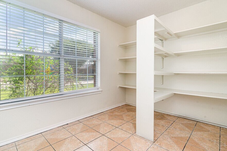 Building Photo - 1810 Cedar Ridge Dr