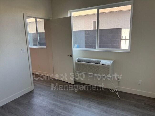 Building Photo - 226 W 87th St