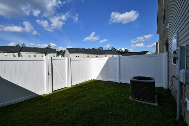 Building Photo - MOVE-IN READY Carolina Forest