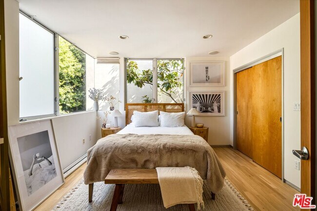 Building Photo - 844 California Ave