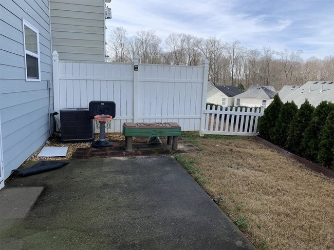 Building Photo - 4610 Blue Iris Way