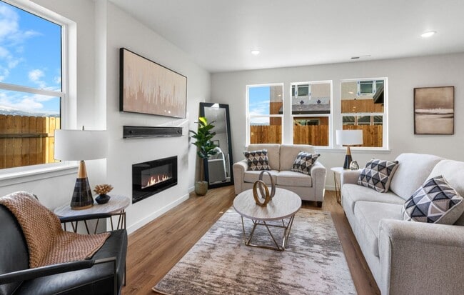 Building Photo - Free First Month Rent!