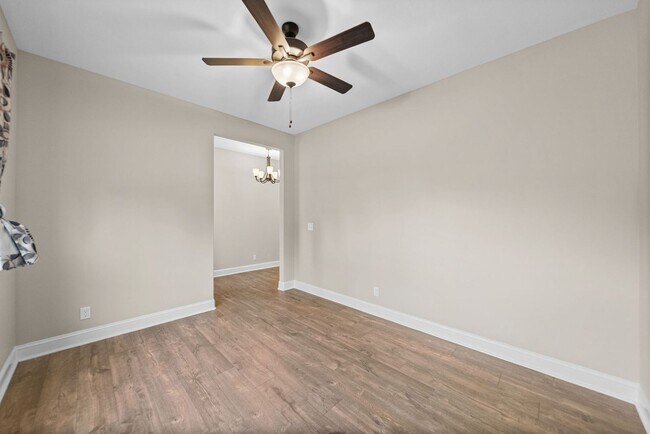 Building Photo - Pet Friendly Four Bedroom!