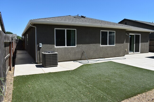 Building Photo - 524 Janell Ct