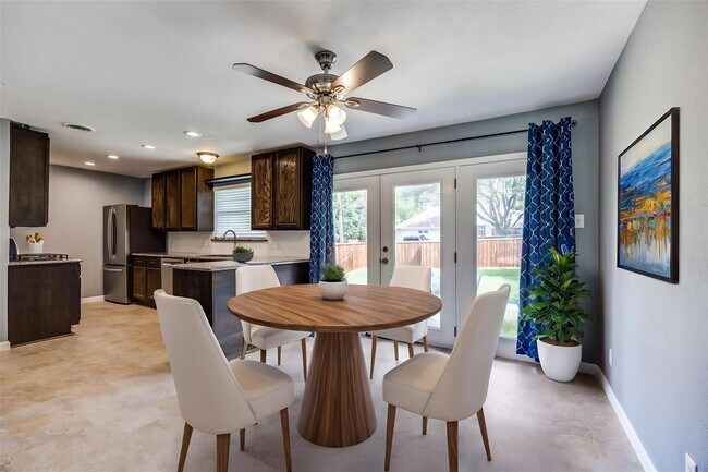 Building Photo - 8935 Clearwater Dr