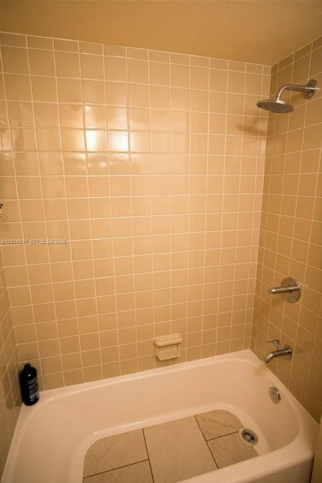 Building Photo - 223 Marine Ct