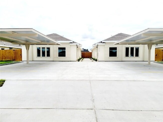 Primary Photo - 5901 Puffin Ave