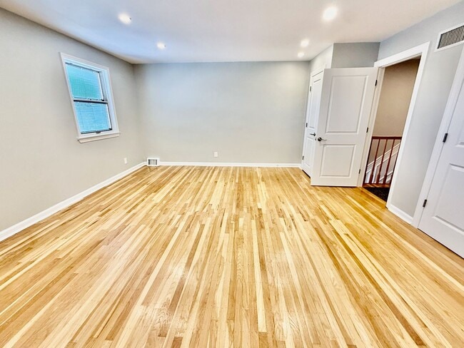 Building Photo - RARELY Offered completely RENOVATED PACKER PARK 3 Bedroom/2.5 Bath HOME w/ Central AC-HARDWOOD Fl...